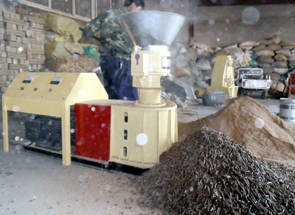 山東有機肥造粒機廠及其翻堆機產品介紹